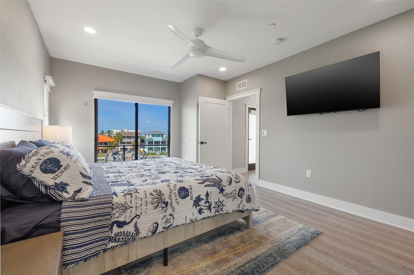 GRIFFITH CAPRI ISLE CONDO - Residential