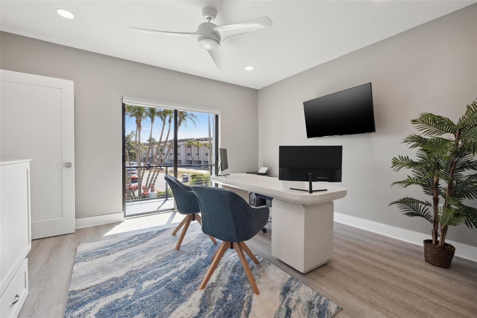 GRIFFITH CAPRI ISLE CONDO - Residential