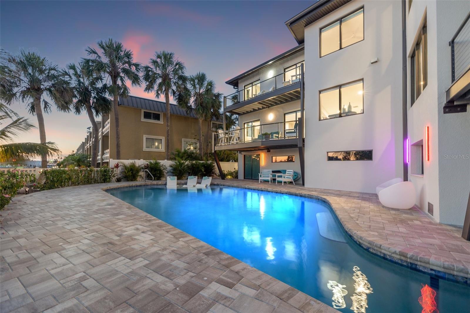 GRIFFITH CAPRI ISLE CONDO - Residential