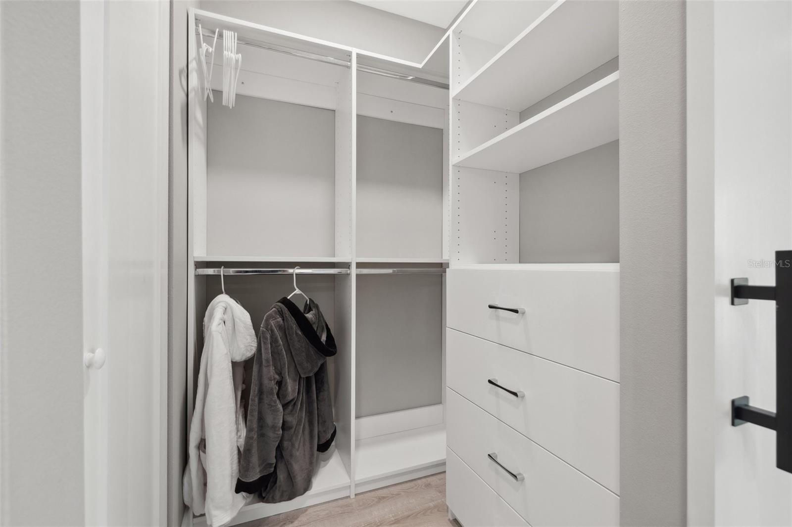 GRIFFITH CAPRI ISLE CONDO - Residential