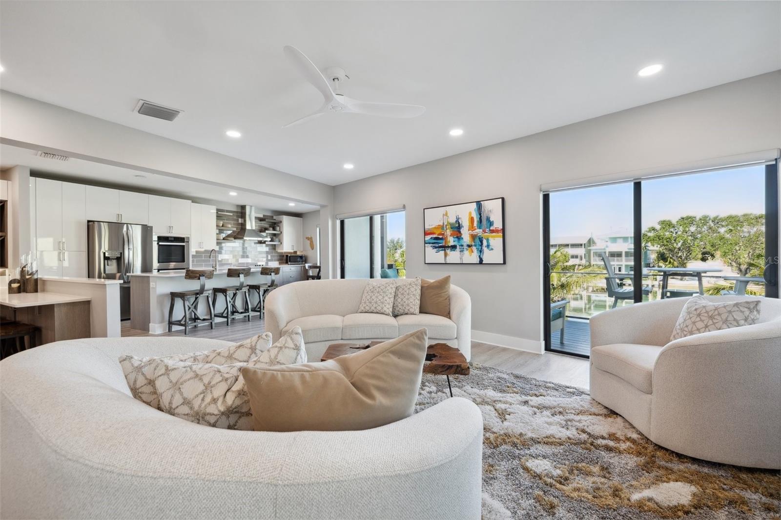 GRIFFITH CAPRI ISLE CONDO - Residential