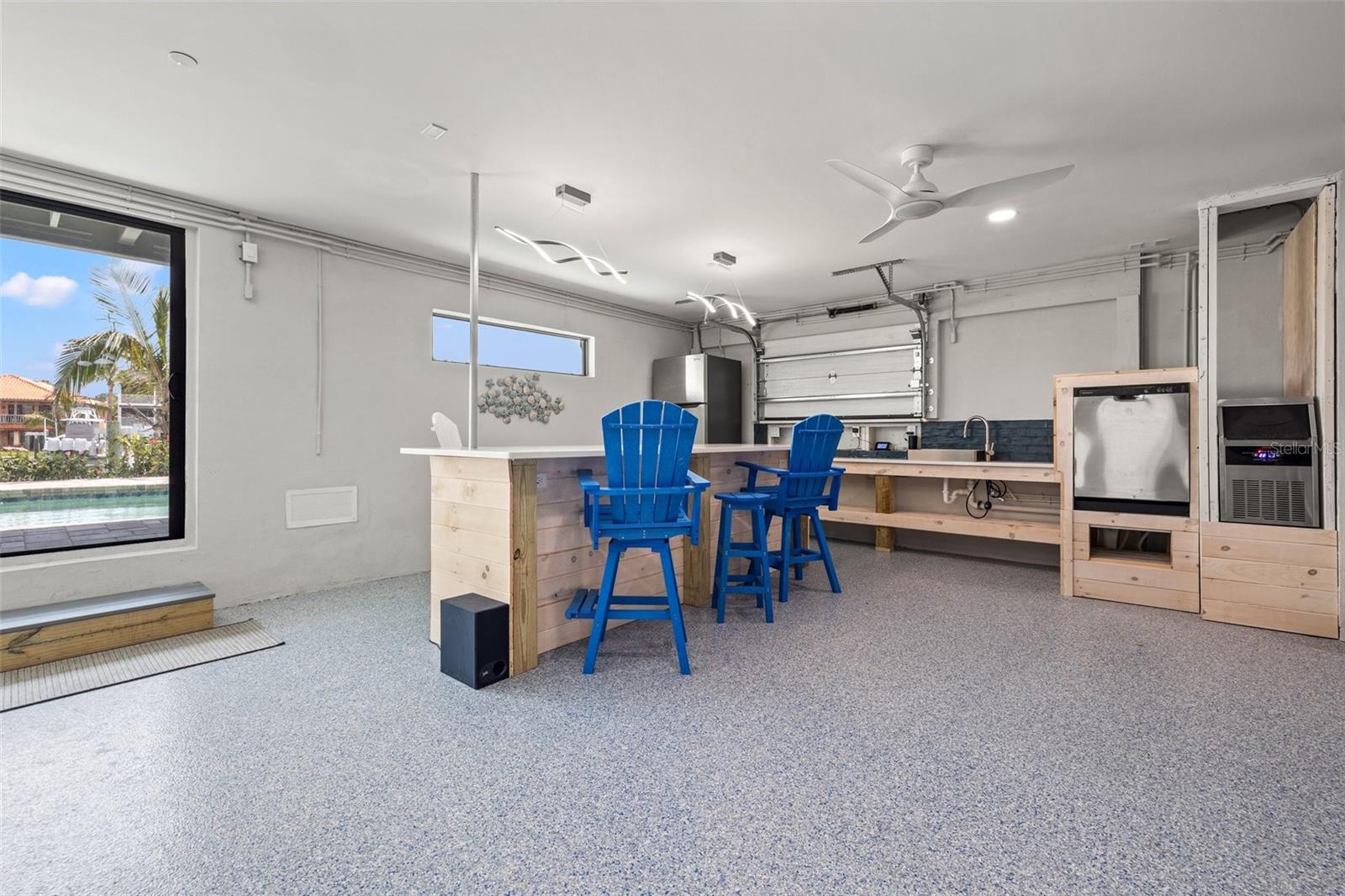 GRIFFITH CAPRI ISLE CONDO - Residential