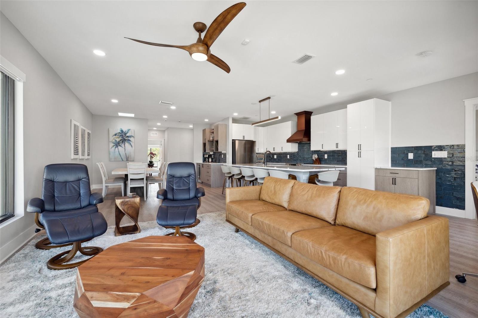 GRIFFITH CAPRI ISLE CONDO - Residential