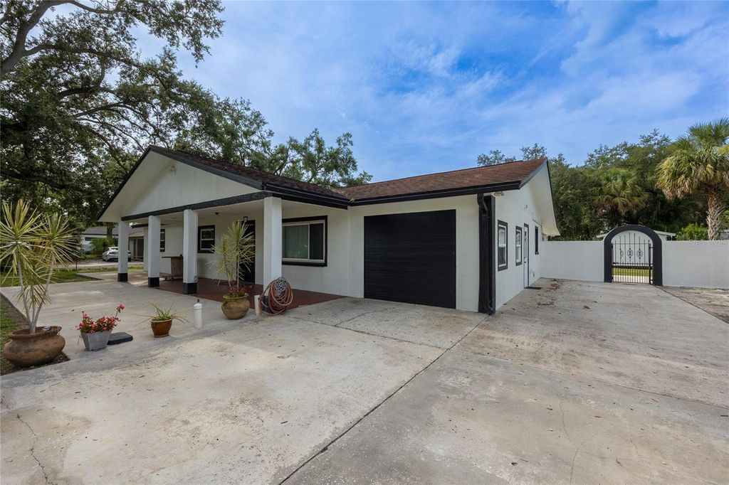Photo of 5712 S 20th Avenue S, Tampa, FL 33619 (MLS # TB8405265)