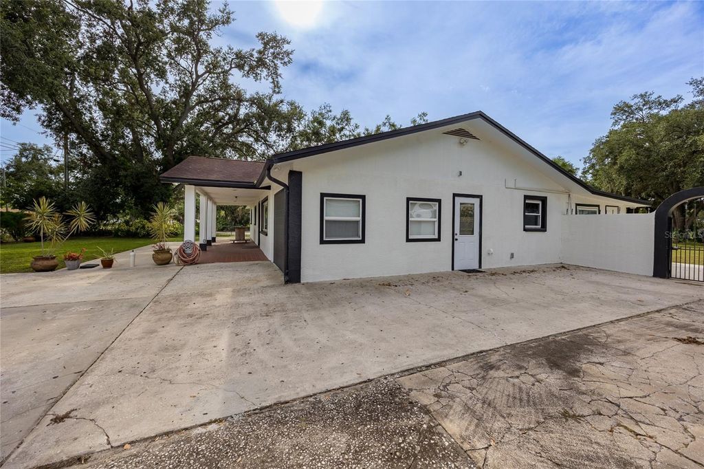 Photo of 5712 S 20th Avenue S, Tampa, FL 33619 (MLS # TB8405265)