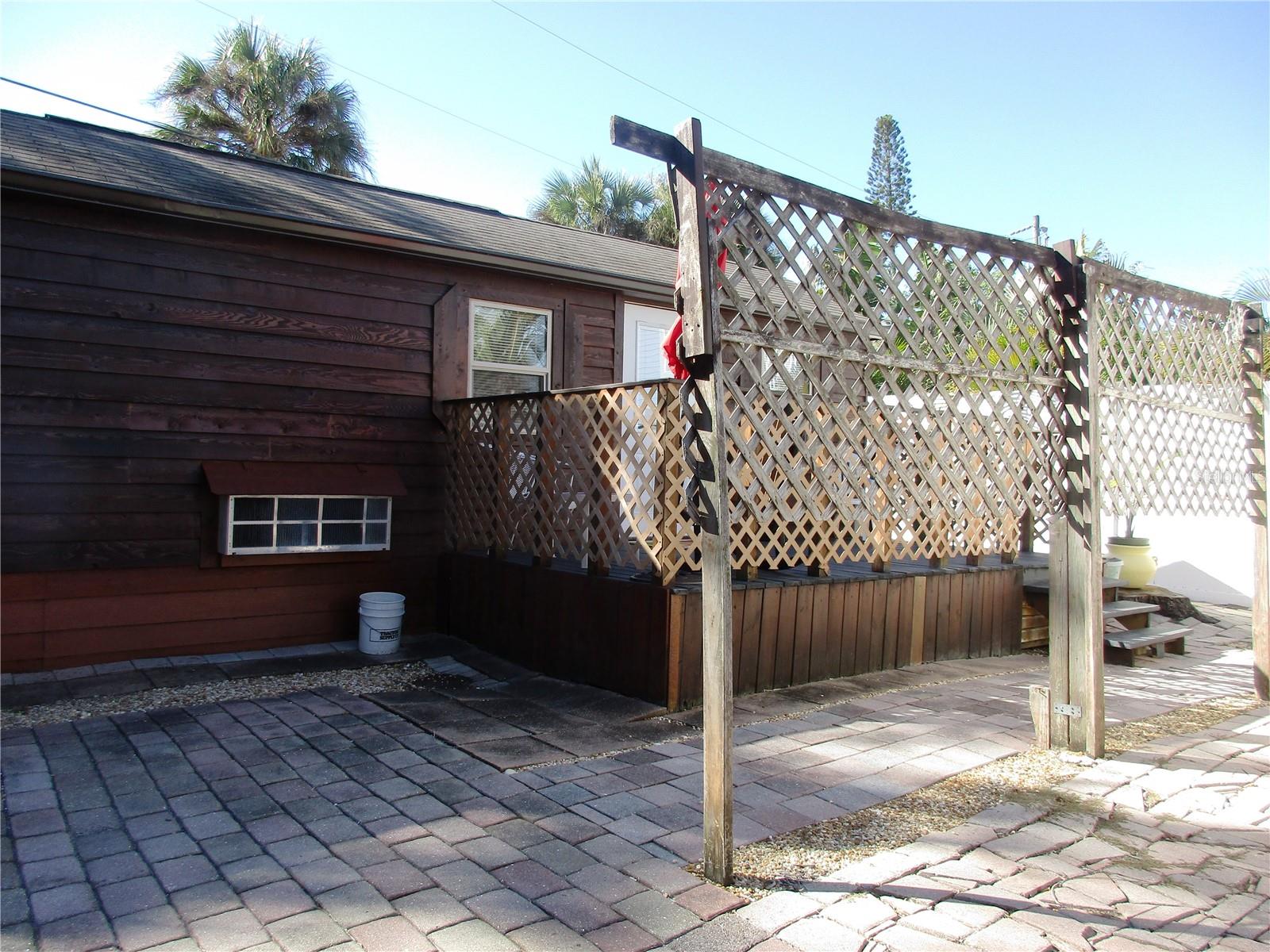 SARASOTA BEACH - Residential Income