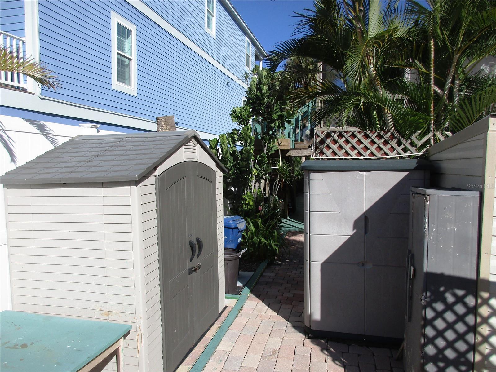 SARASOTA BEACH - Residential Income