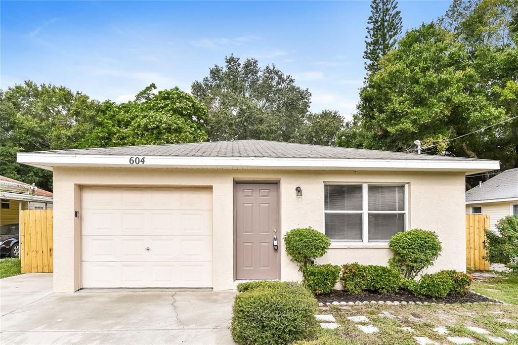 Photo of 604 37th Street W, Bradenton, FL 34205 (MLS # O6359628)