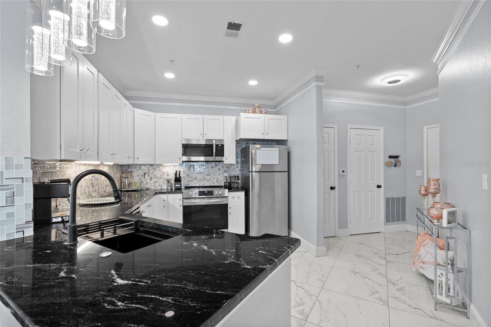 Casas a venda 4 - Jen Dantas 4333 BAYSIDE VILLAGE DRIVE 110