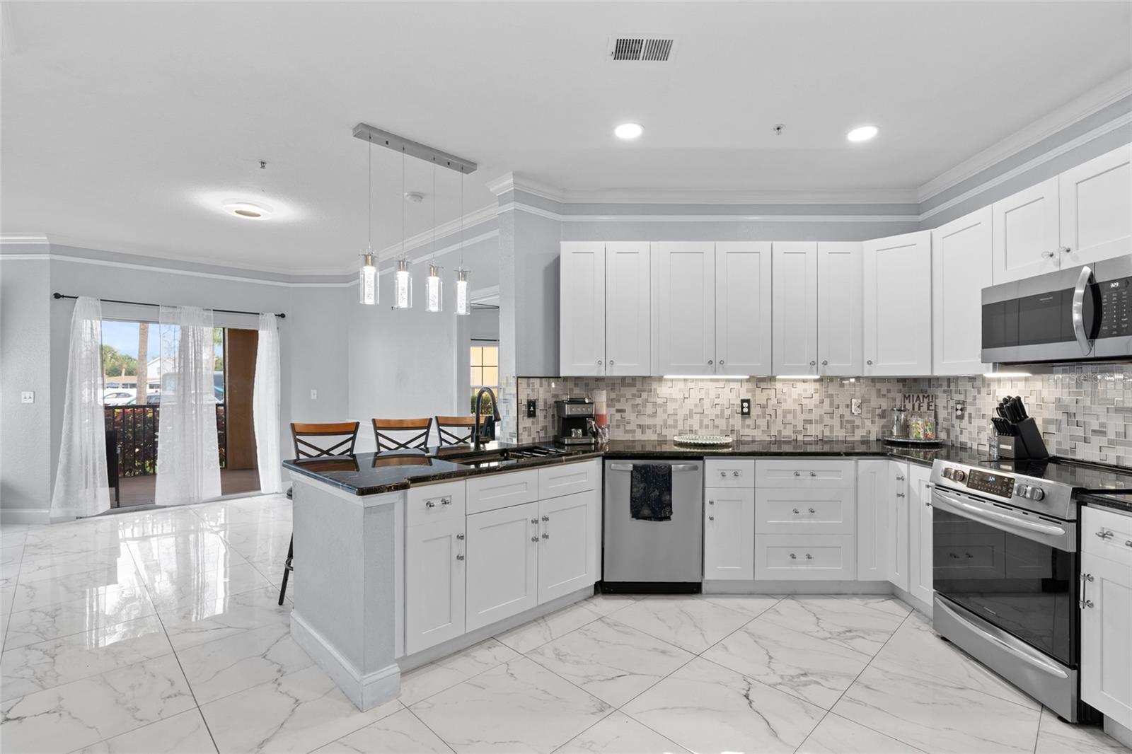 Casas a venda 1 - Jen Dantas 4333 BAYSIDE VILLAGE DRIVE 110