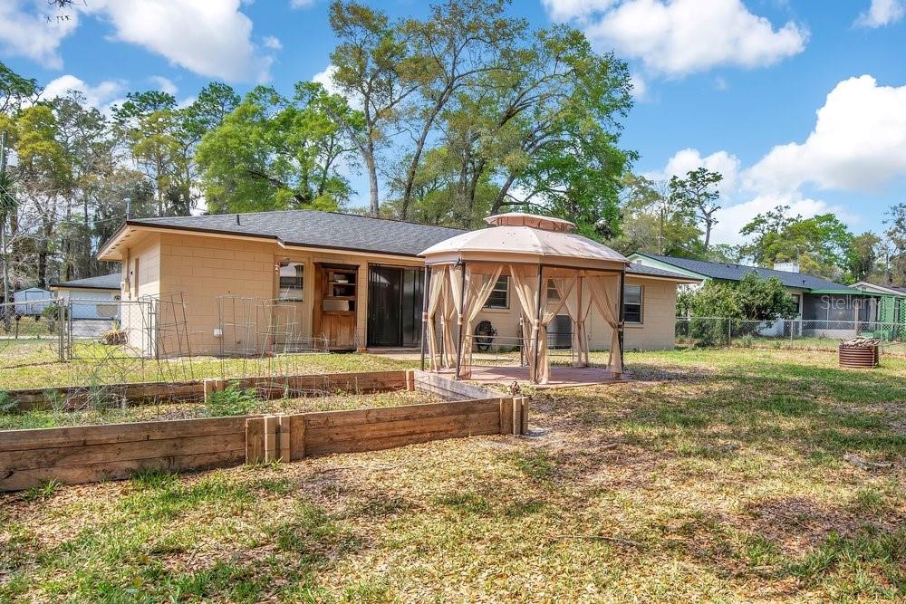 STETSON GARDENS - Residential