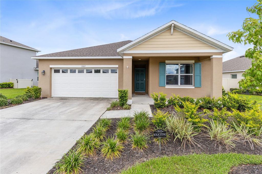 Photo of 5207 Mahogany Drive, Mount Dora, FL 32757 (MLS # TB8518434)