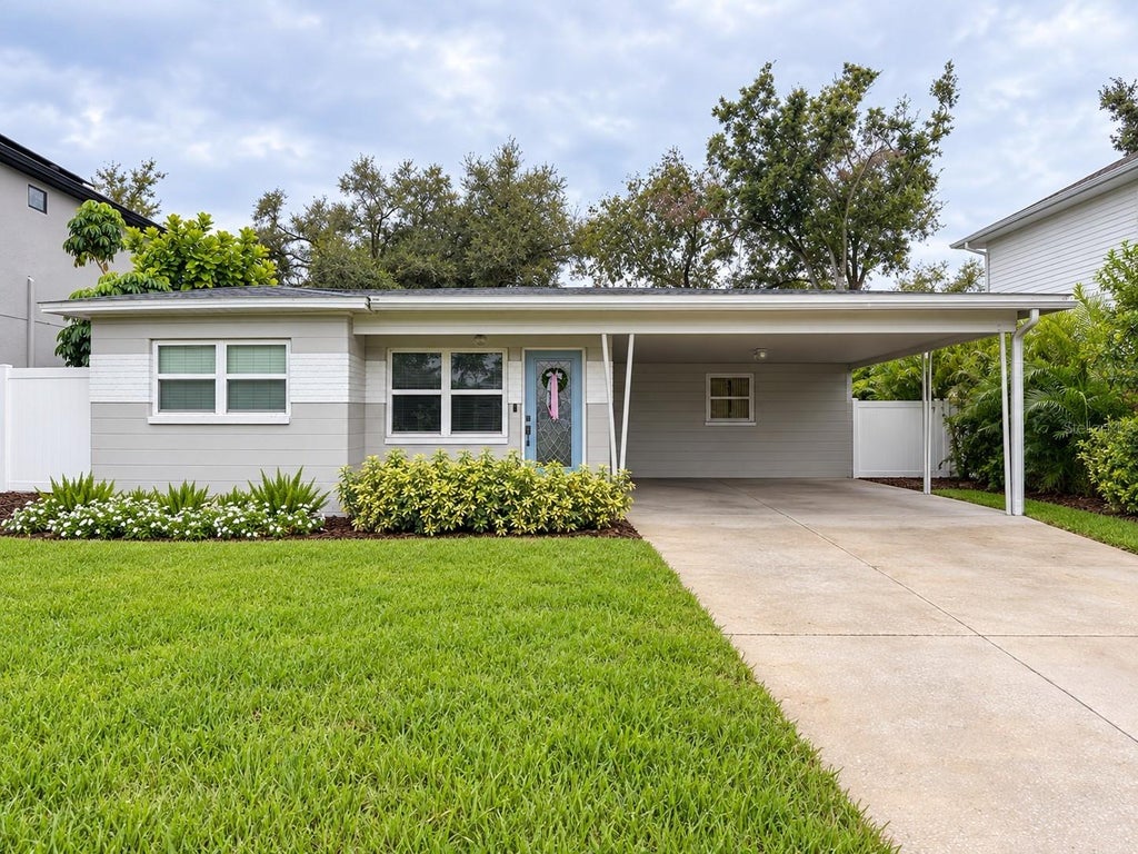 Photo of 3912 W Cleveland Street, Tampa, FL 33609 (MLS # TB8557593)