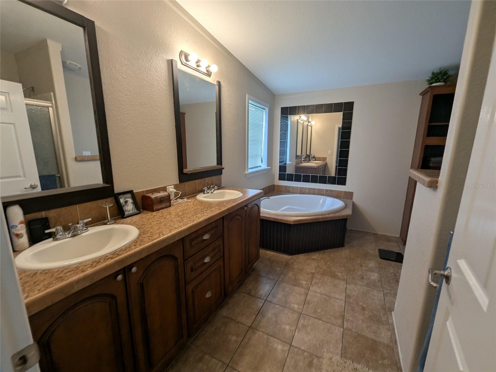 TOWN/BELLEVIEW - Residential