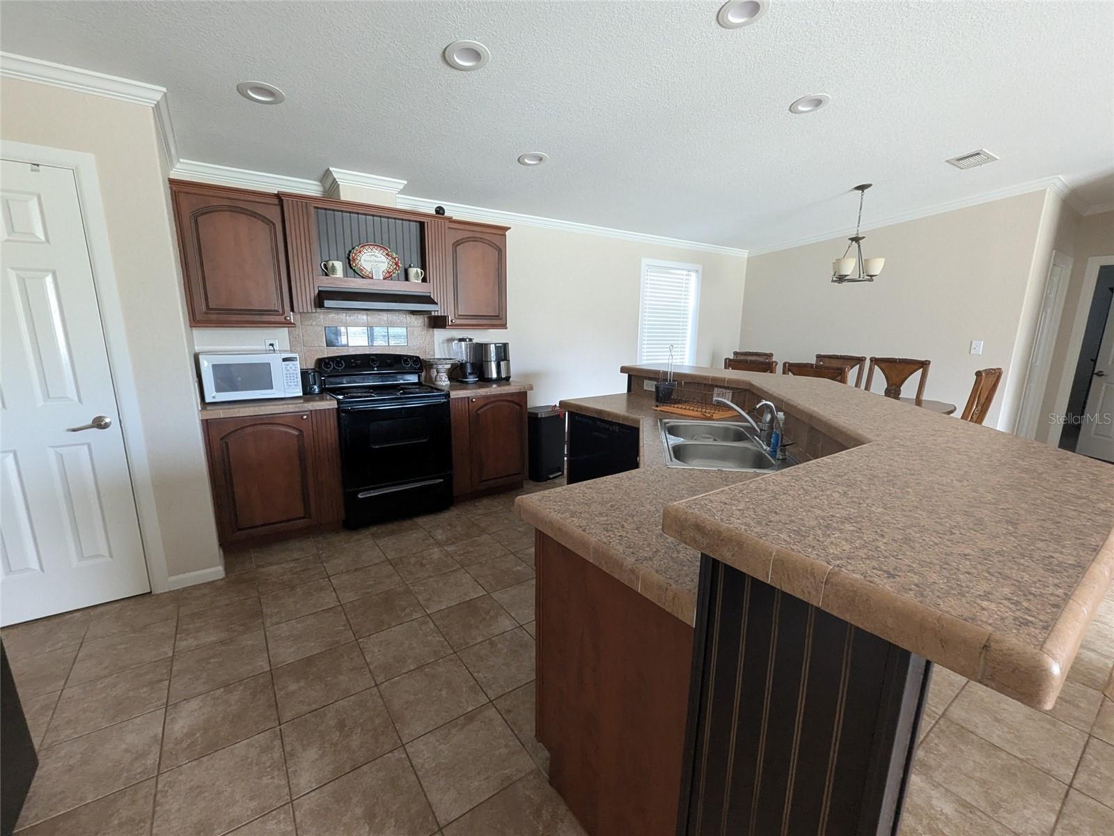 TOWN/BELLEVIEW - Residential