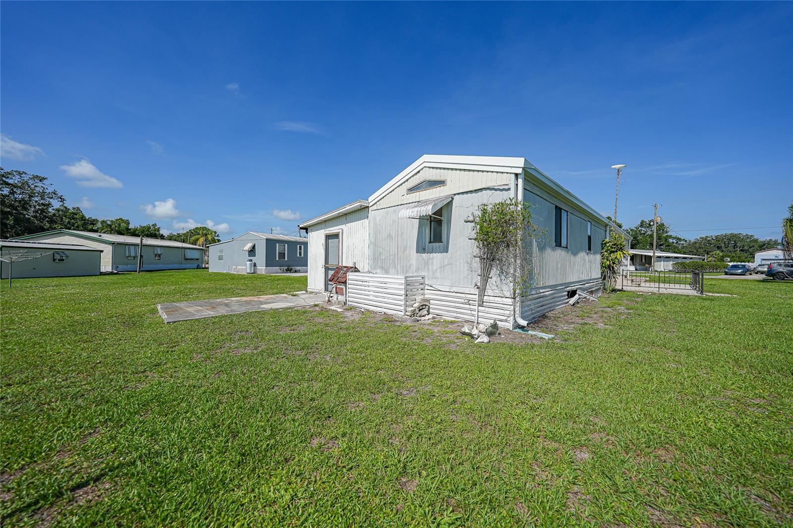 LAKE SIDE ESTATES - Residential