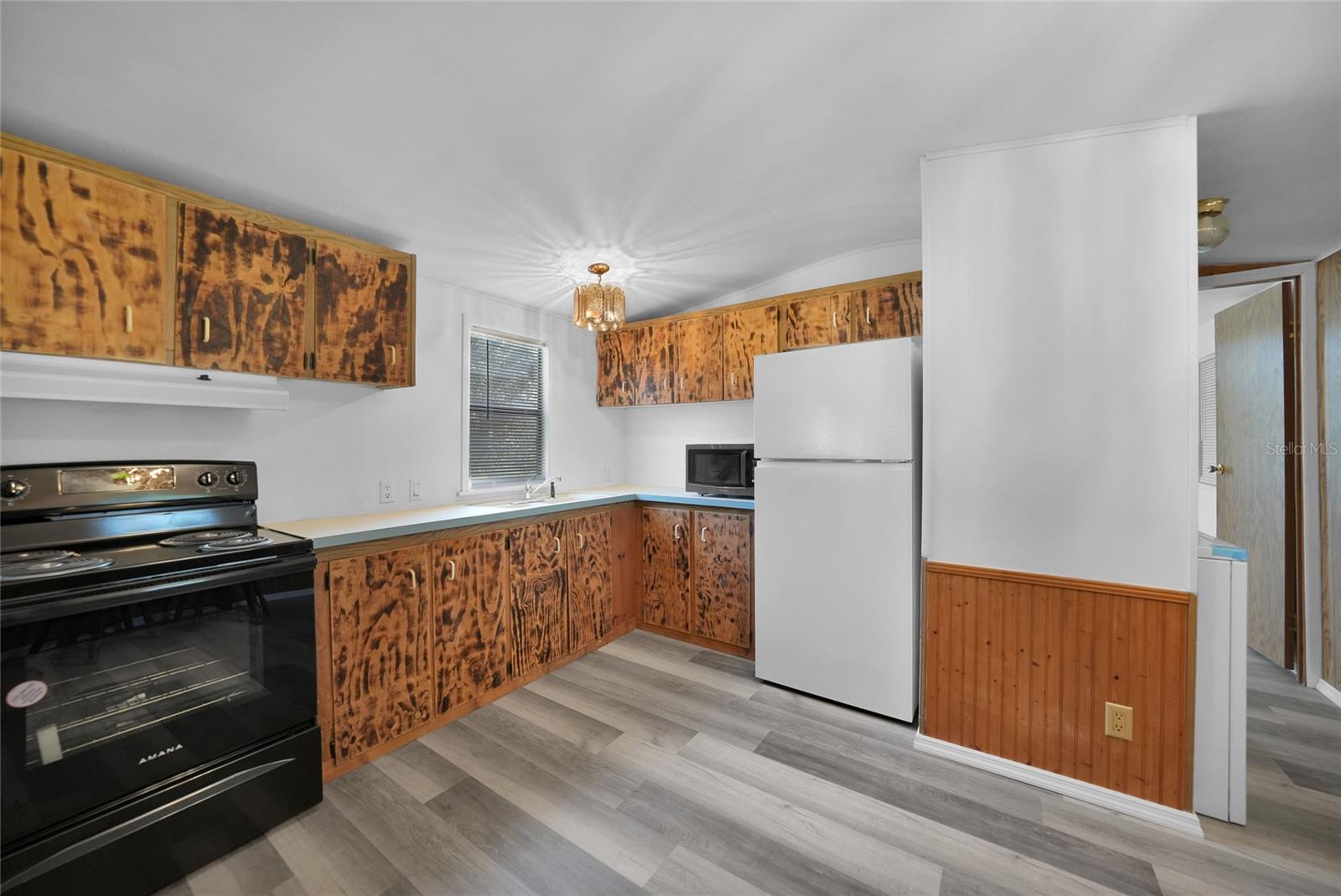 LAKE SIDE ESTATES - Residential