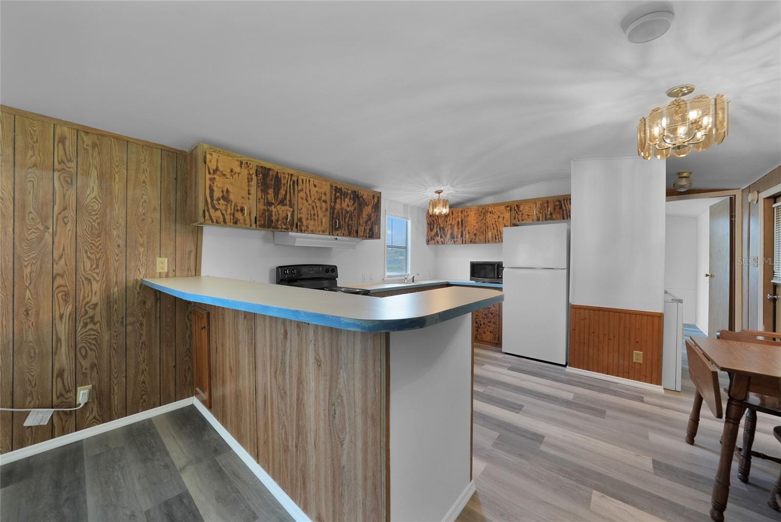 LAKE SIDE ESTATES - Residential