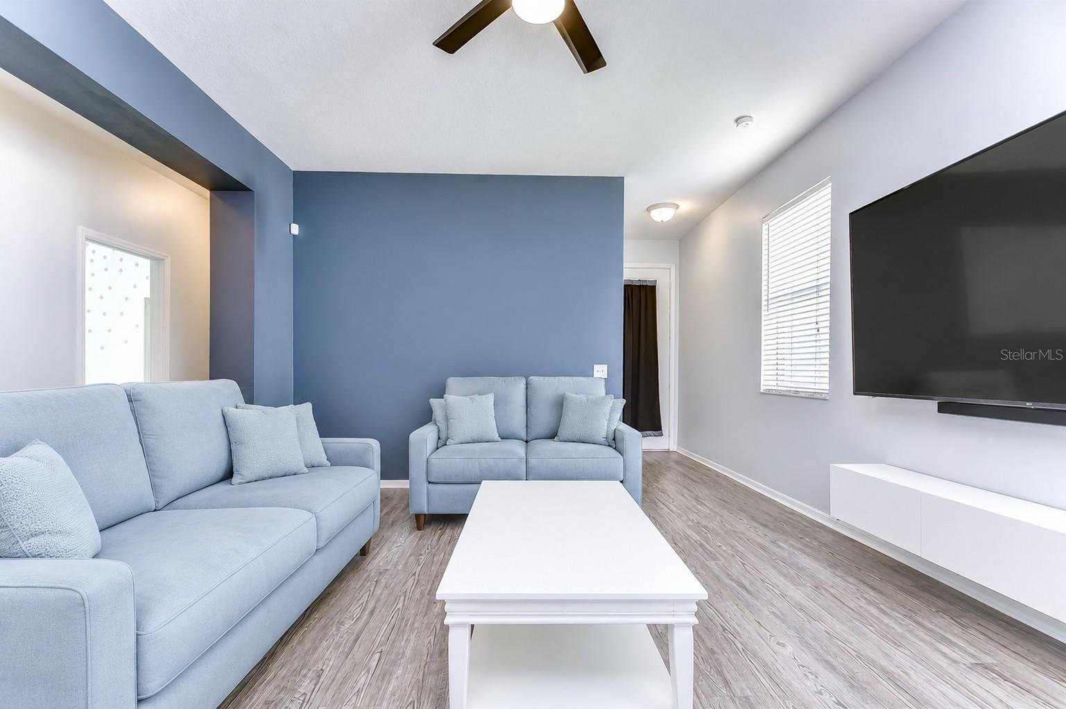 2320 SPRING HOLLOW LOOP