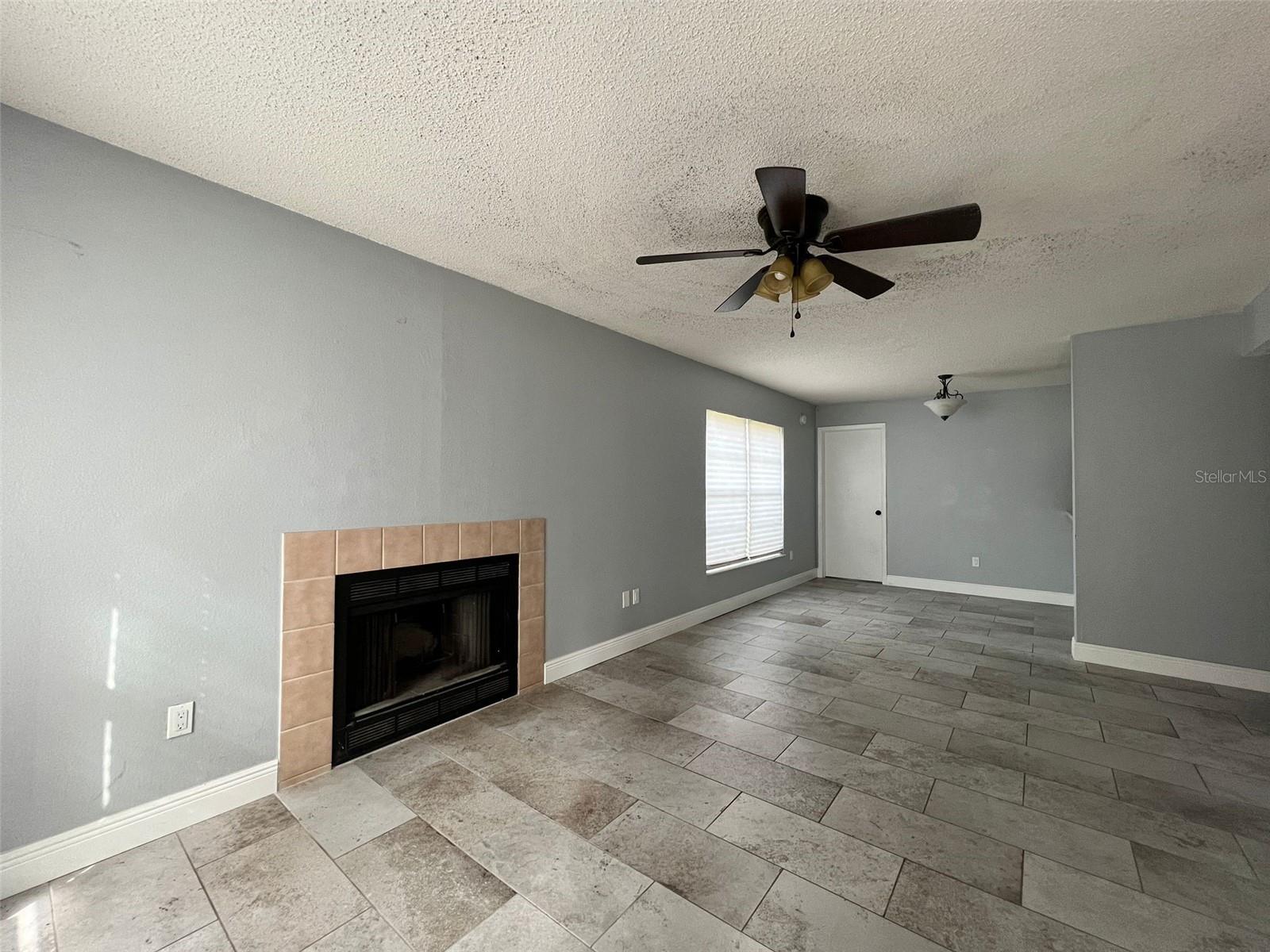 NORTH OAKS CONDO IV - Residential Lease