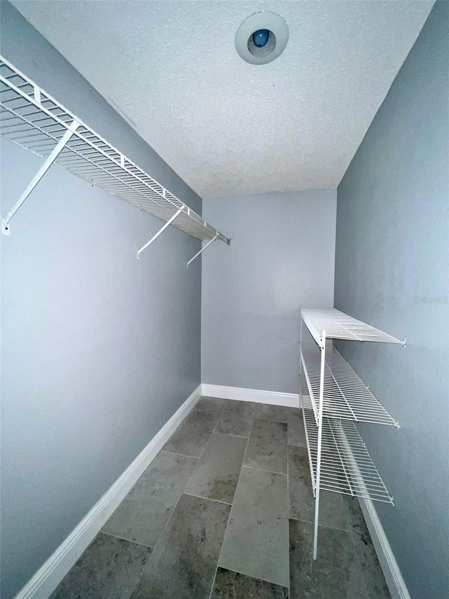 NORTH OAKS CONDO IV - Residential Lease