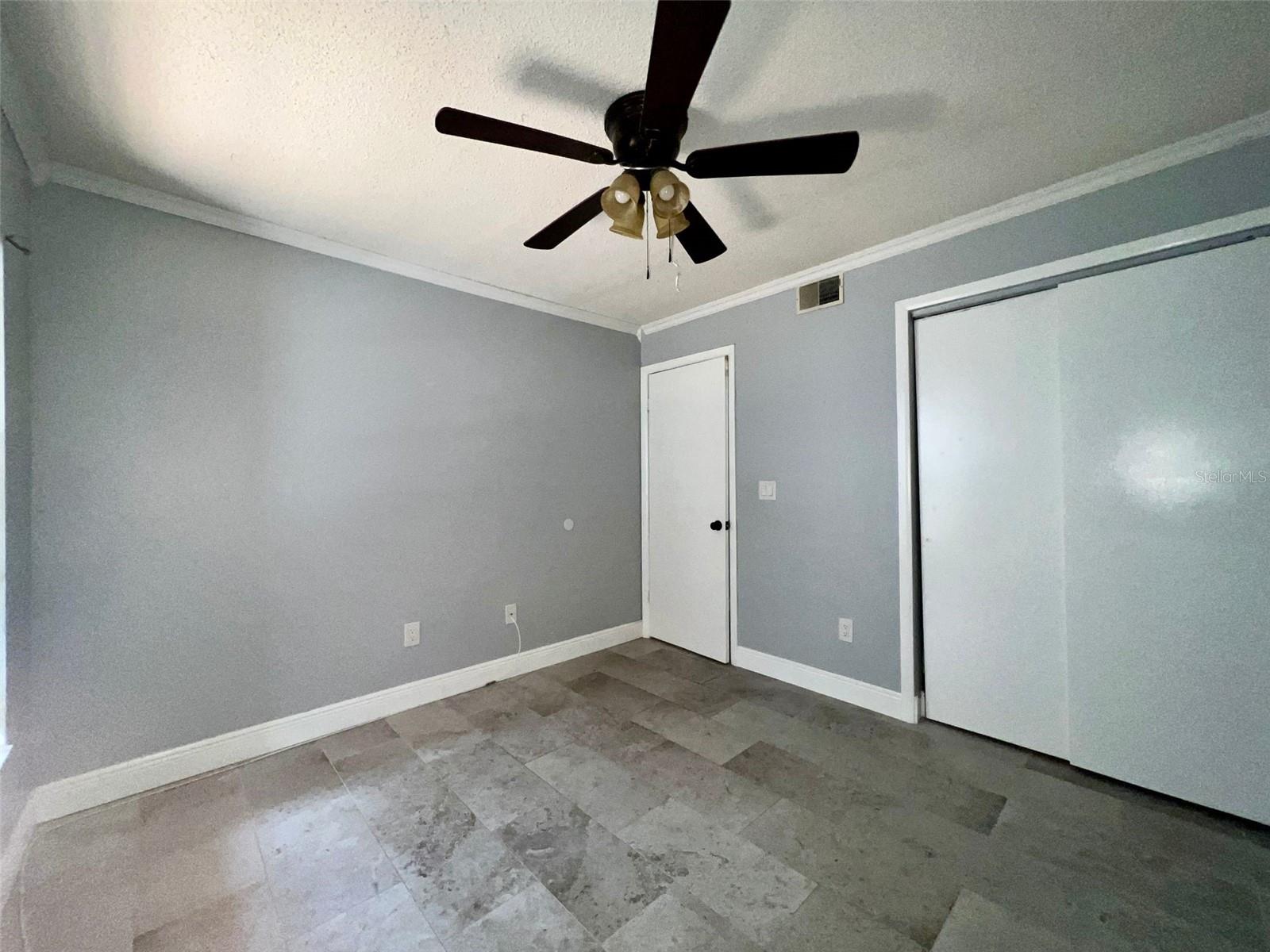 NORTH OAKS CONDO IV - Residential Lease