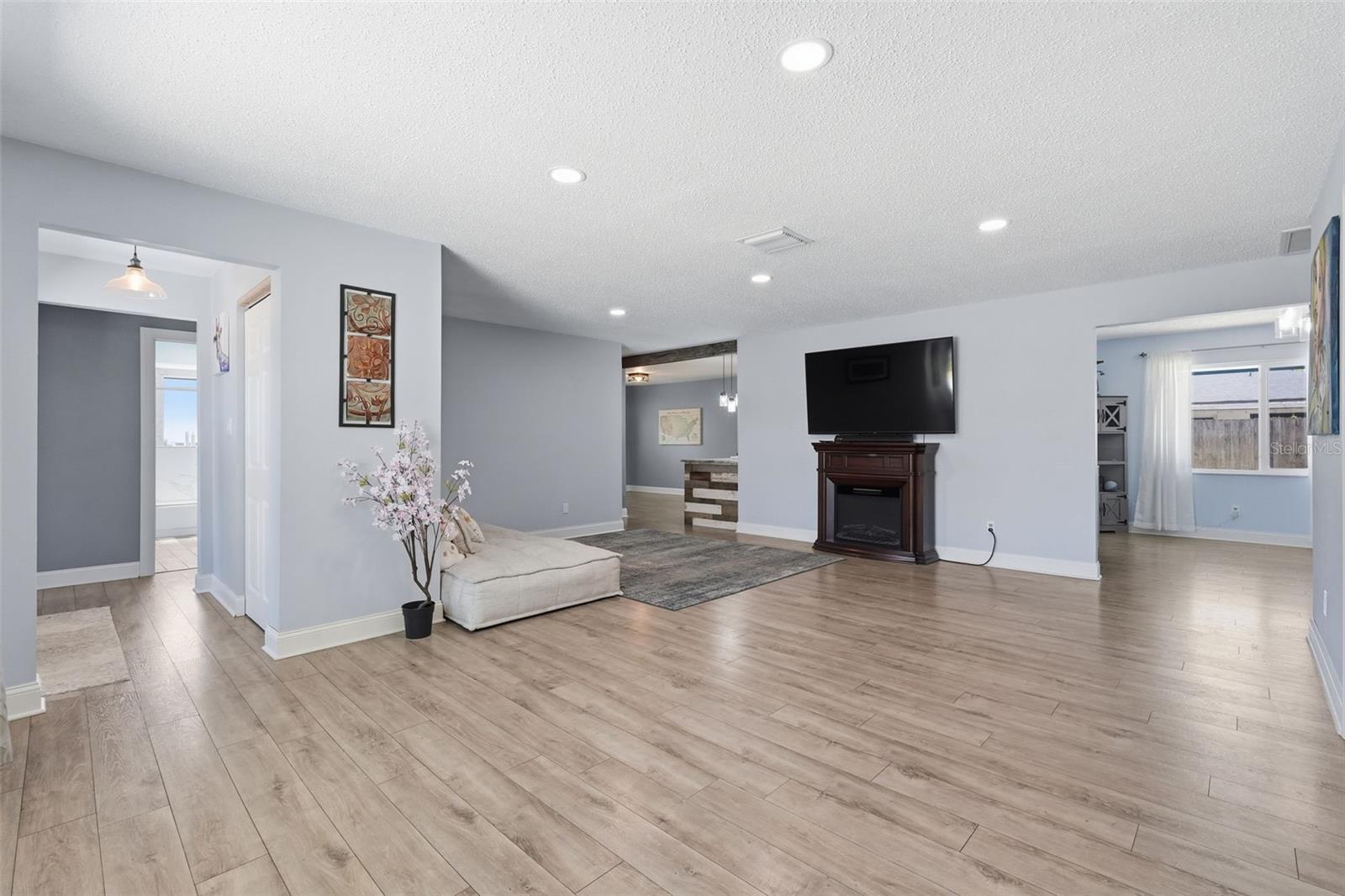 LAKE PEARL ESTATES - Residential