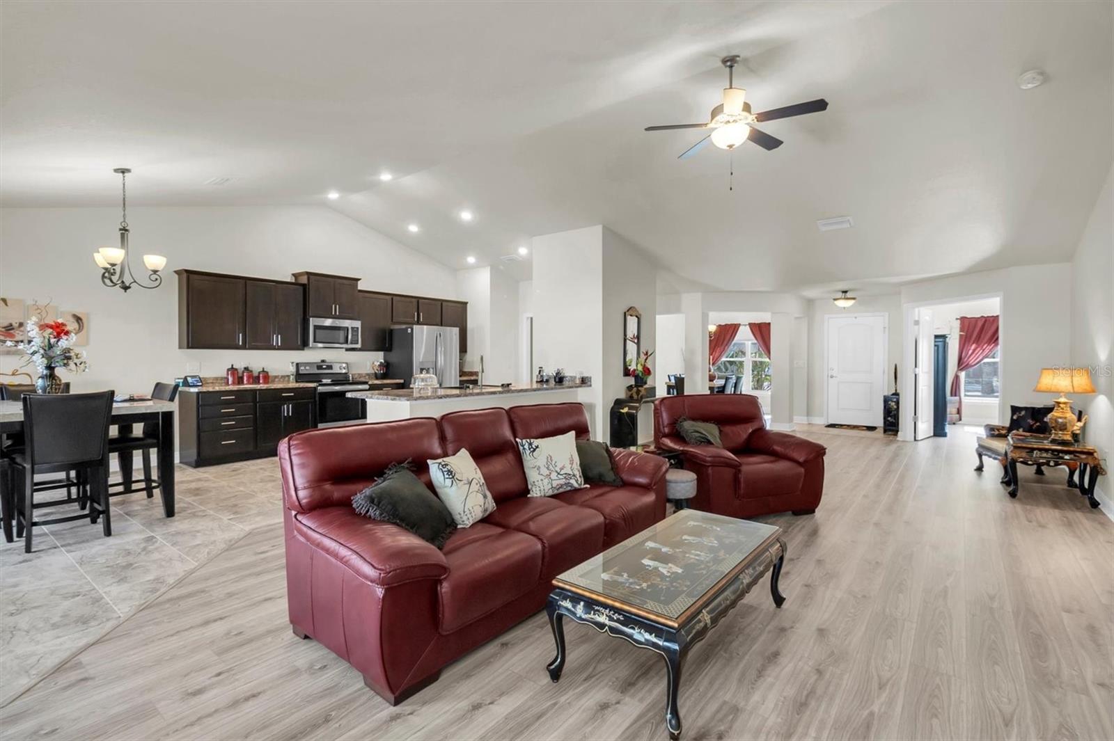 PLANTATION PALMS - Residential