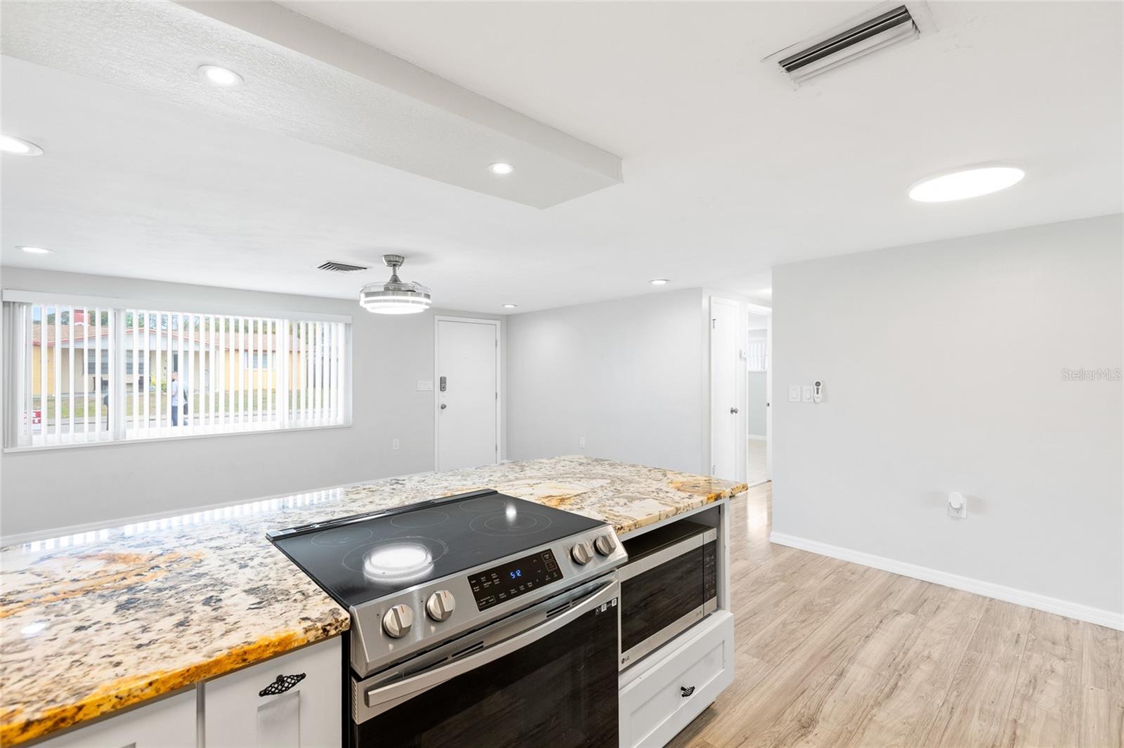 COLONIAL HILLS - Residential Lease