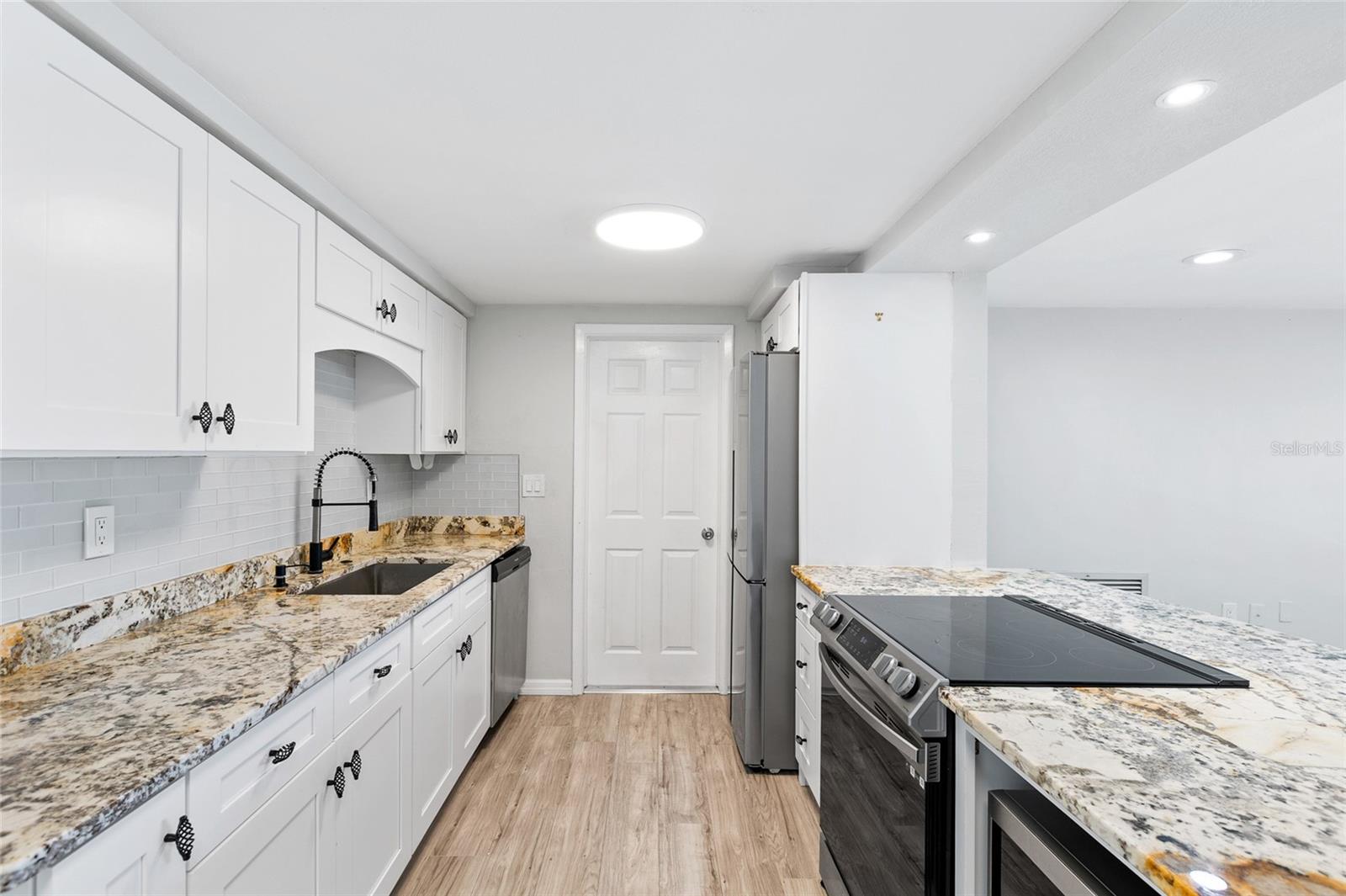 COLONIAL HILLS - Residential Lease