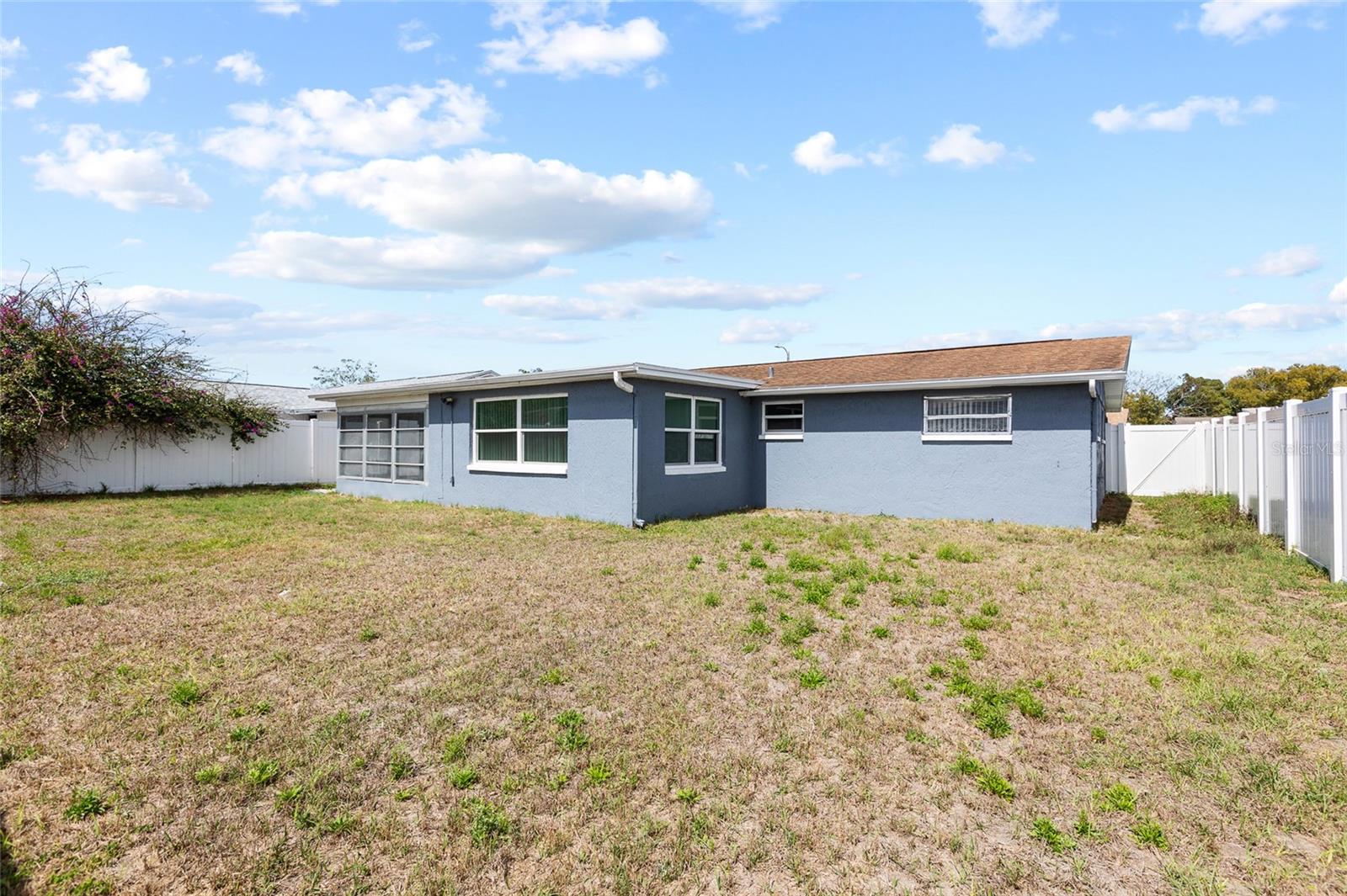 COLONIAL HILLS - Residential Lease