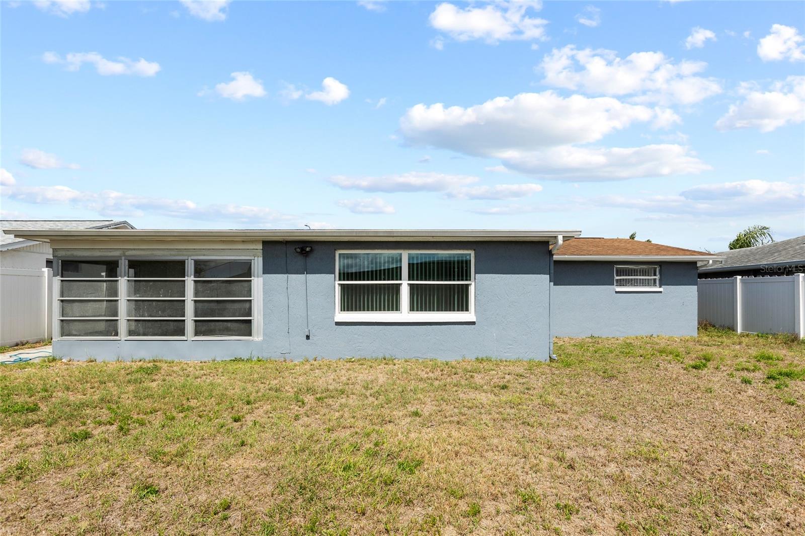 COLONIAL HILLS - Residential Lease