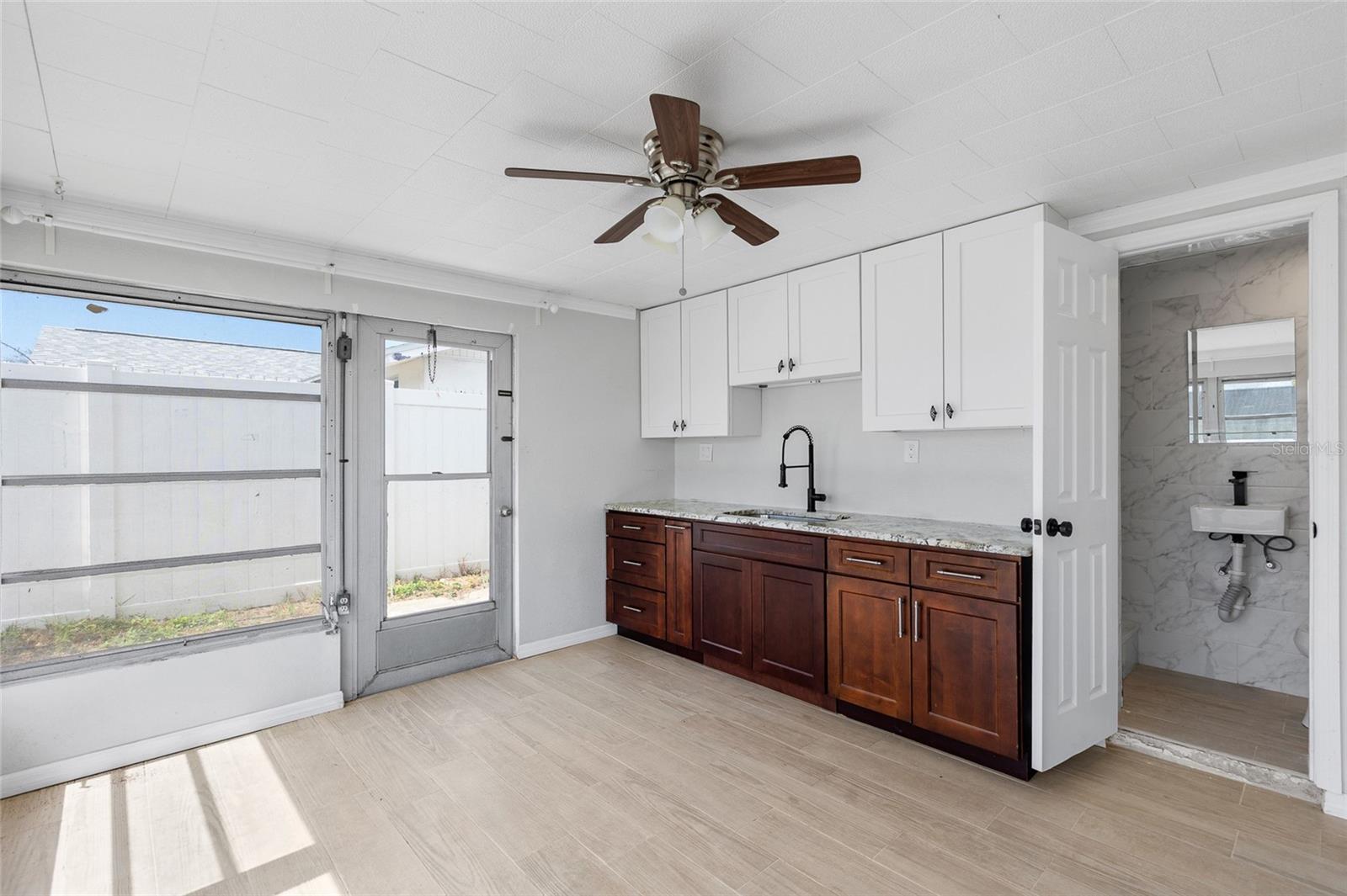 COLONIAL HILLS - Residential Lease