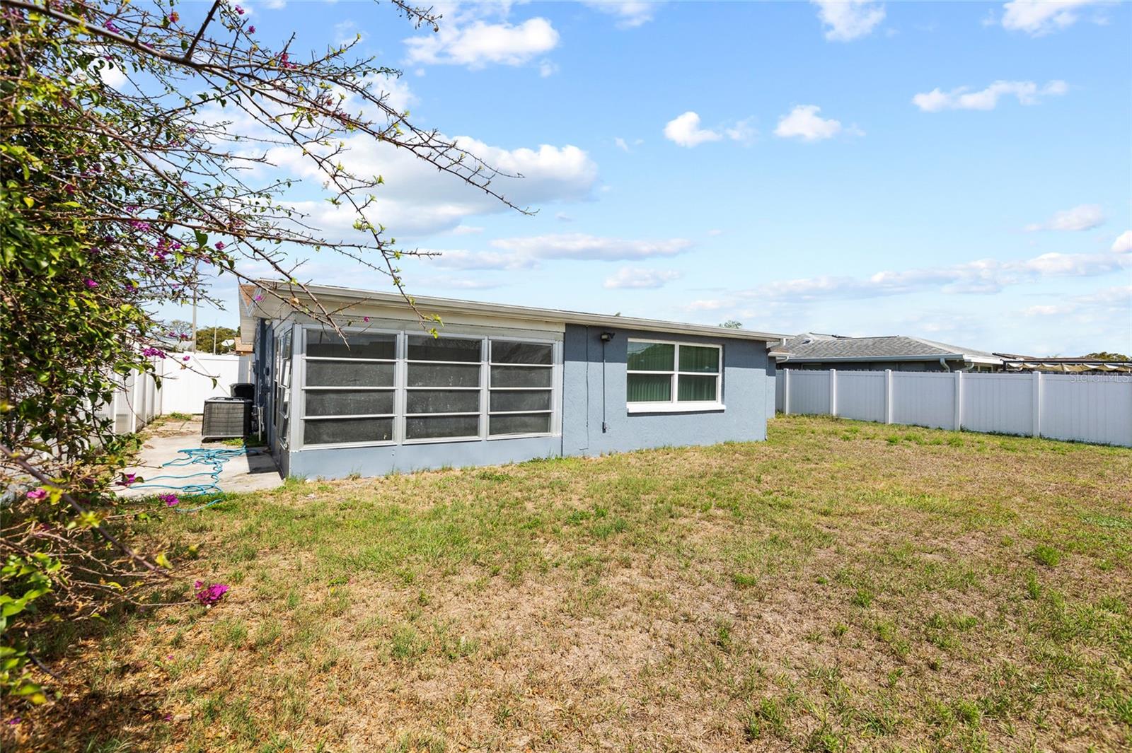 COLONIAL HILLS - Residential Lease