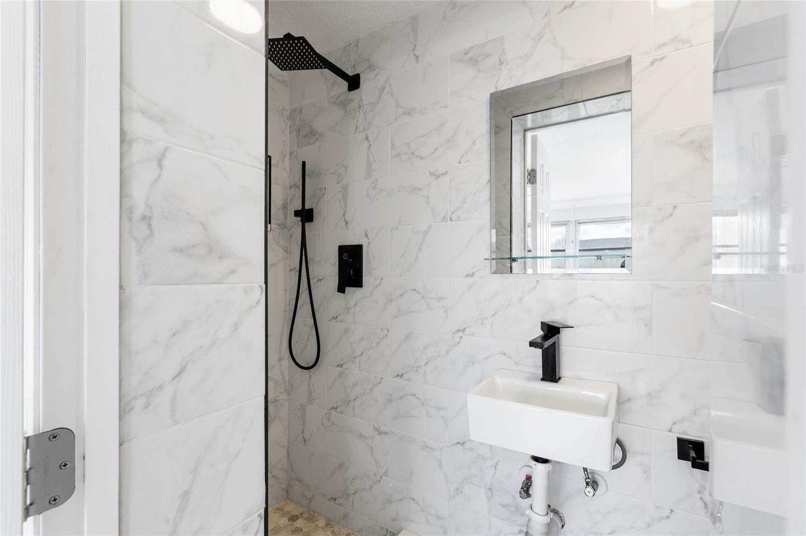 COLONIAL HILLS - Residential Lease