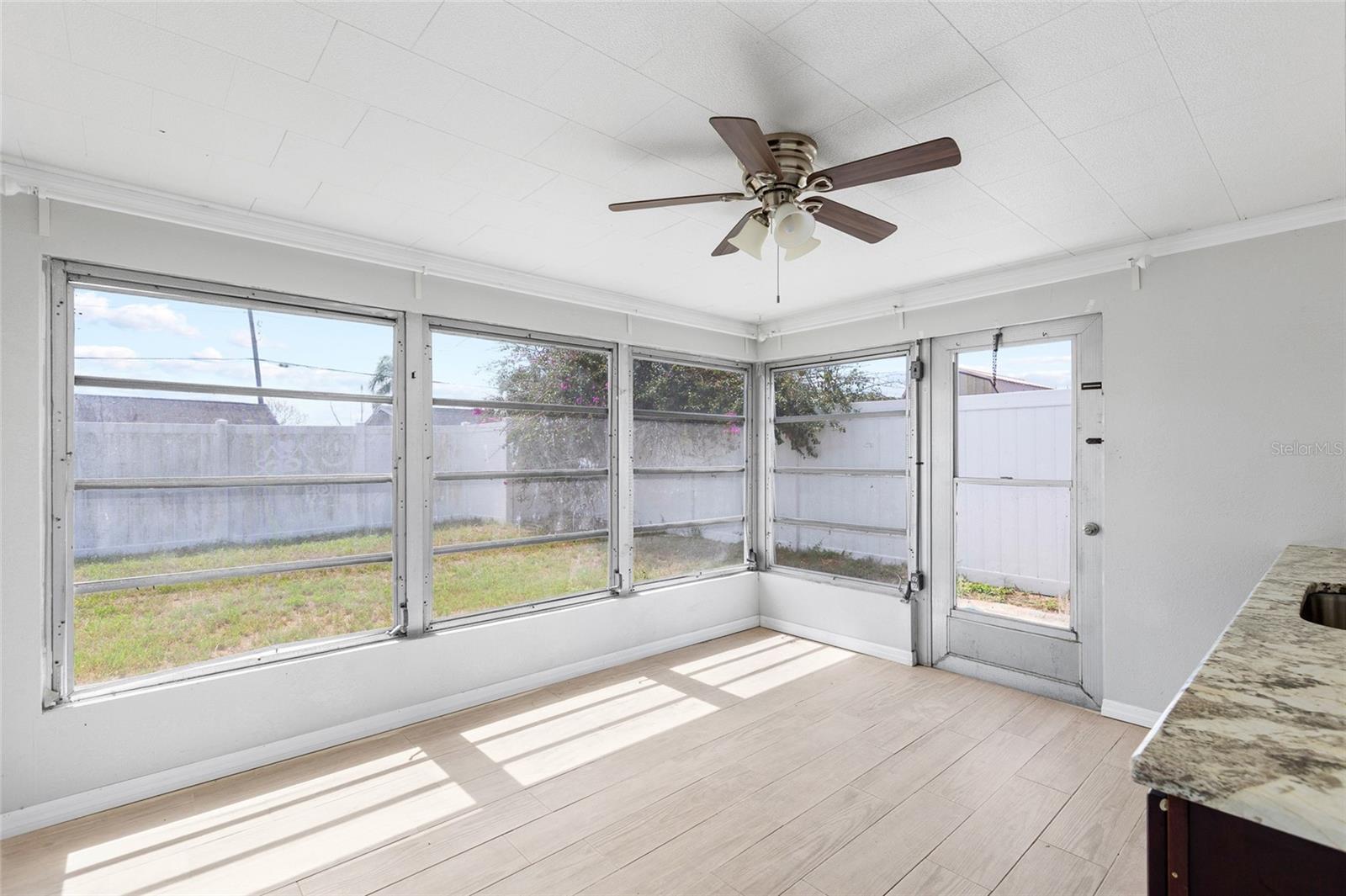 COLONIAL HILLS - Residential Lease