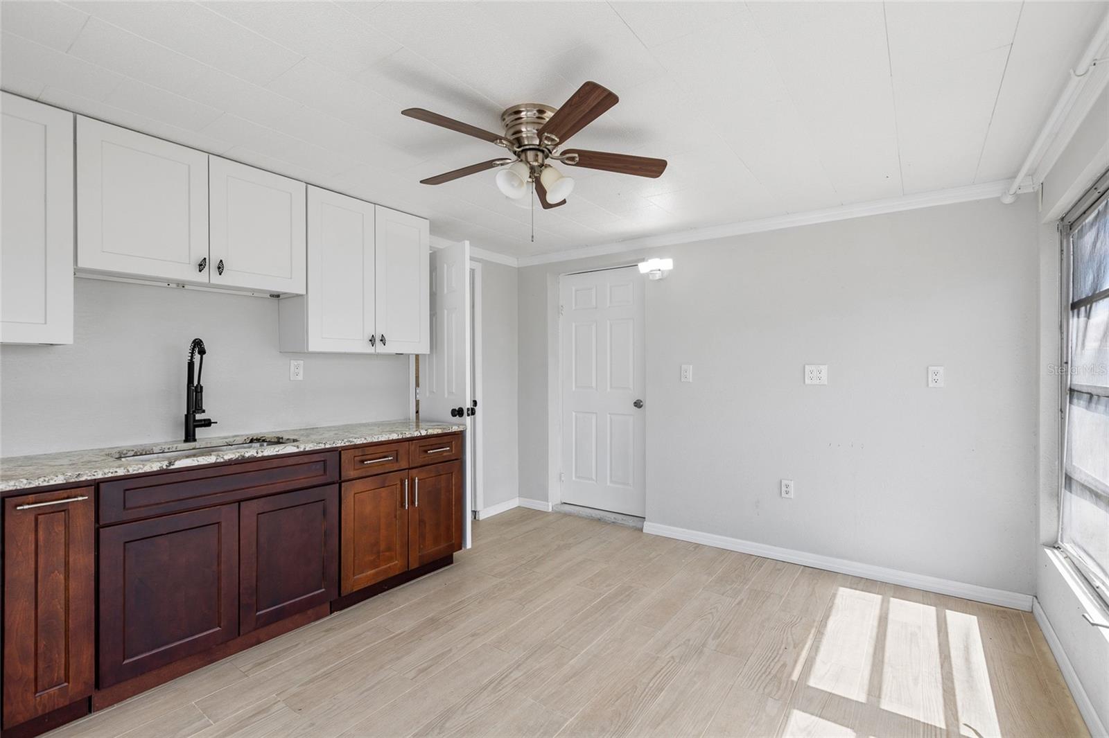 COLONIAL HILLS - Residential Lease