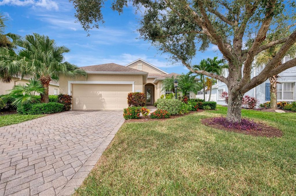 Photo of 1434 Blue Horizon Circle, Bradenton, FL 34208 (MLS # A4666038)