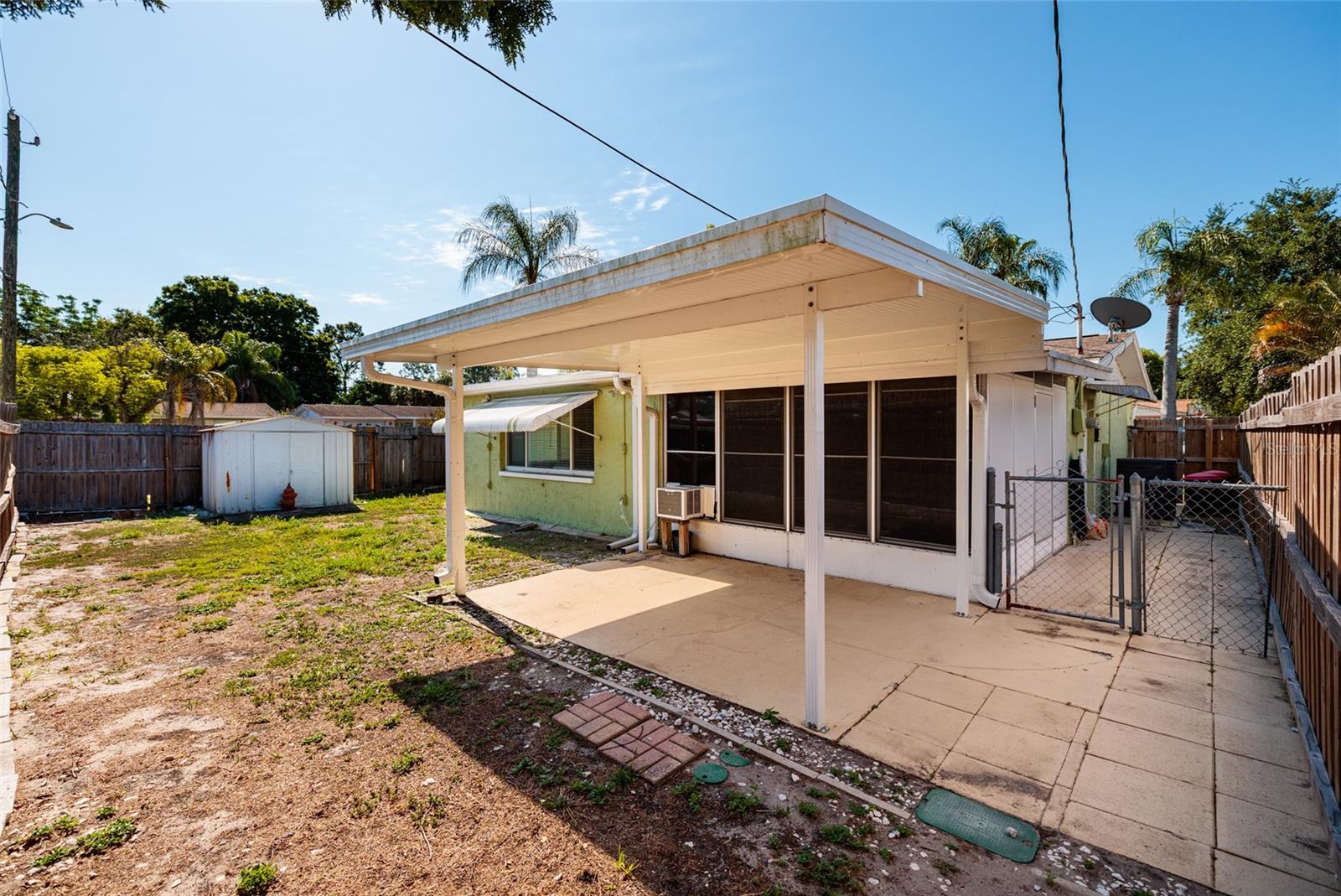 COLONIAL HILLS - Residential