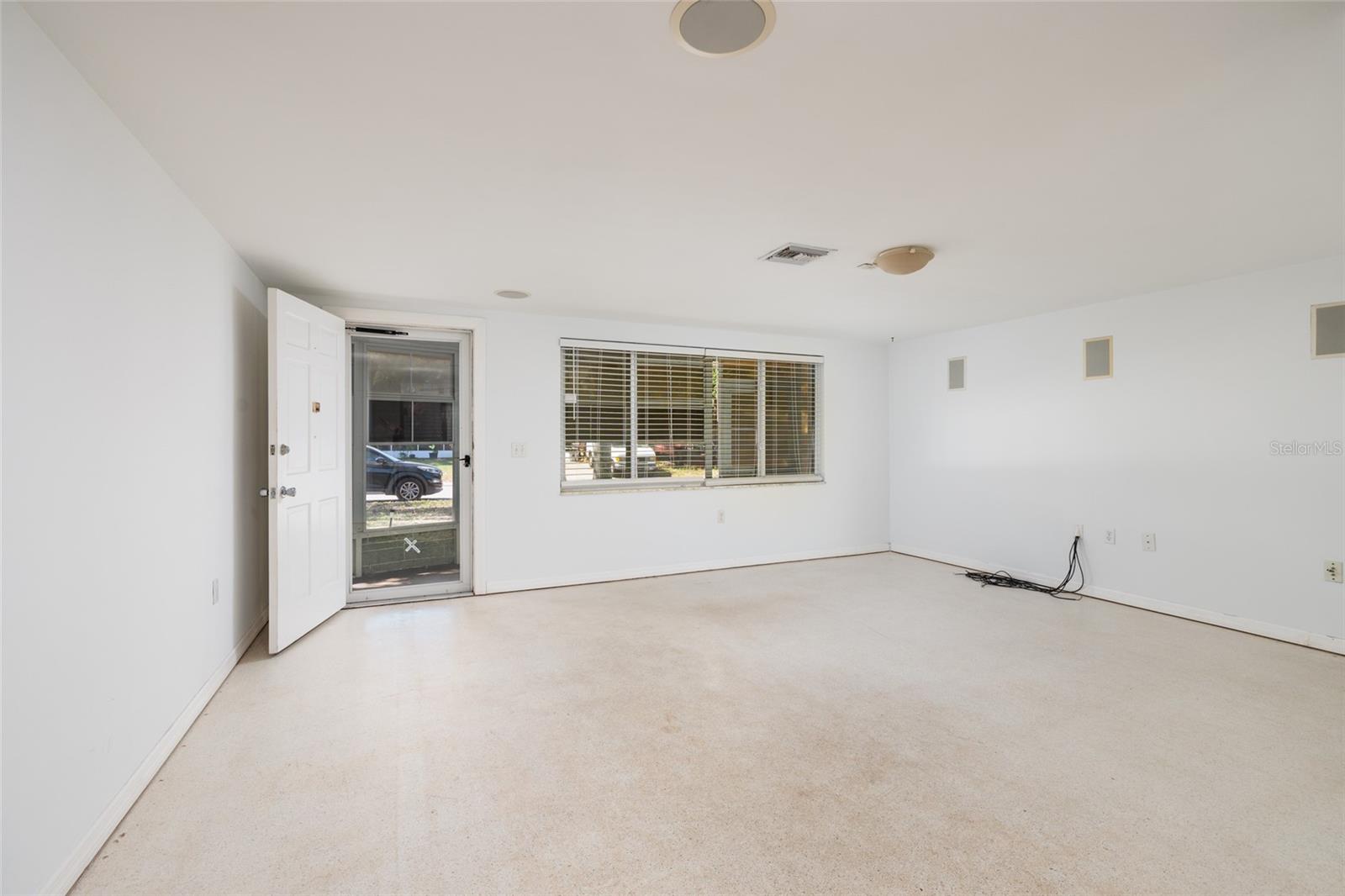 COLONIAL HILLS - Residential