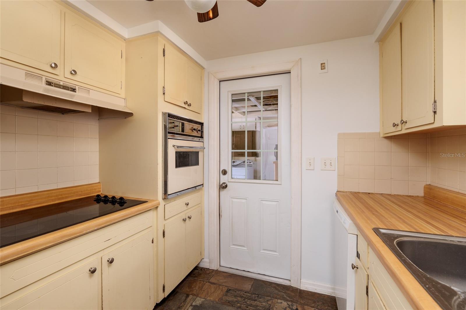 COLONIAL HILLS - Residential