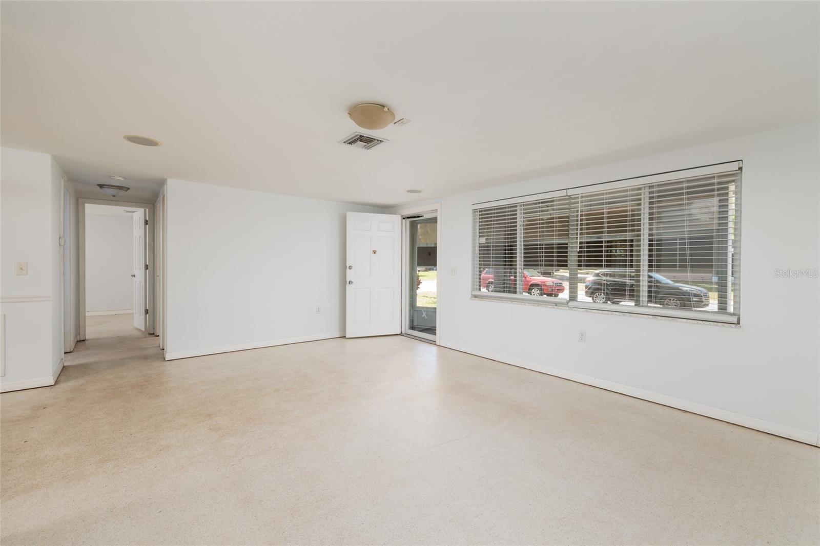 COLONIAL HILLS - Residential