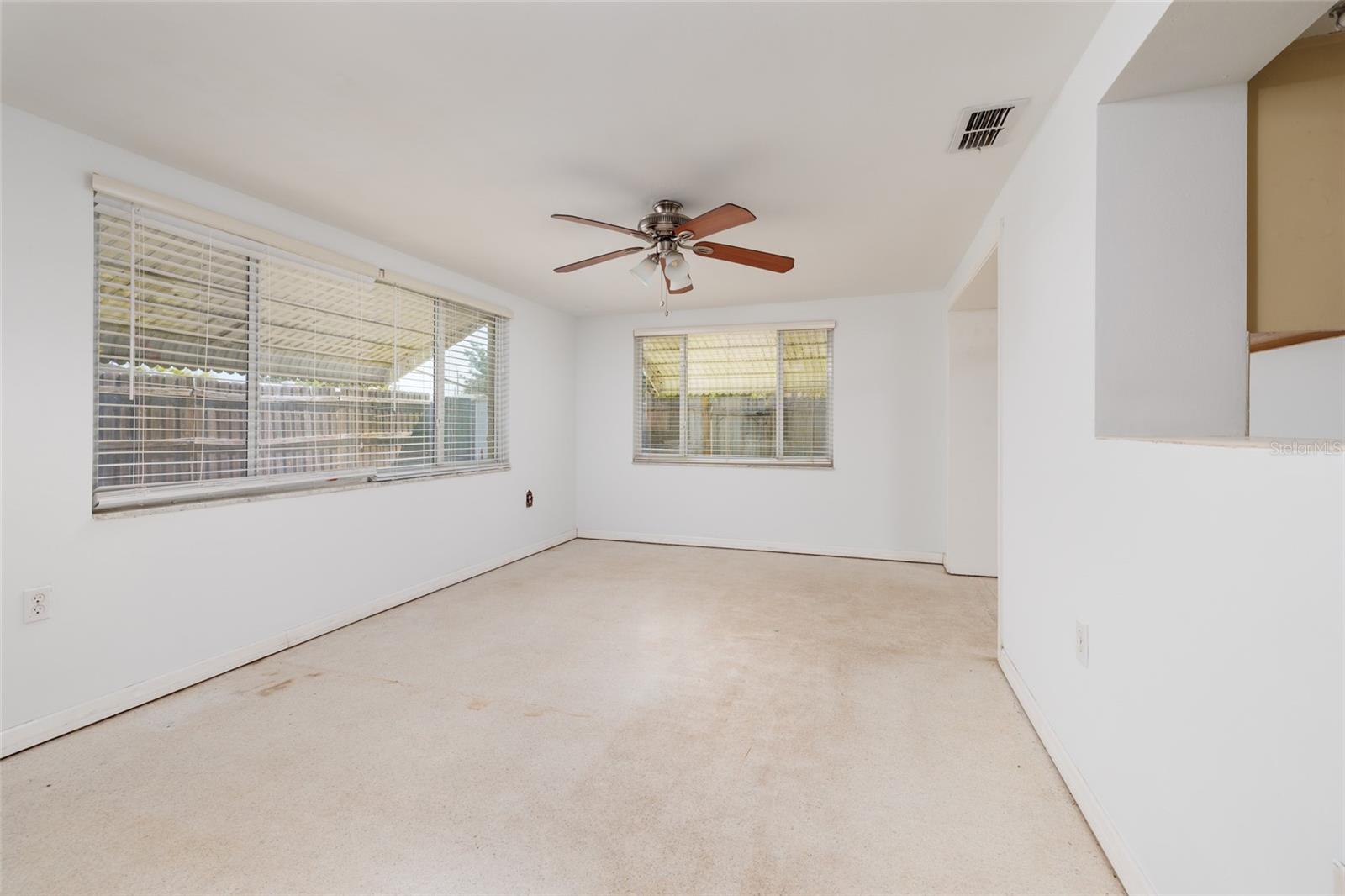 COLONIAL HILLS - Residential