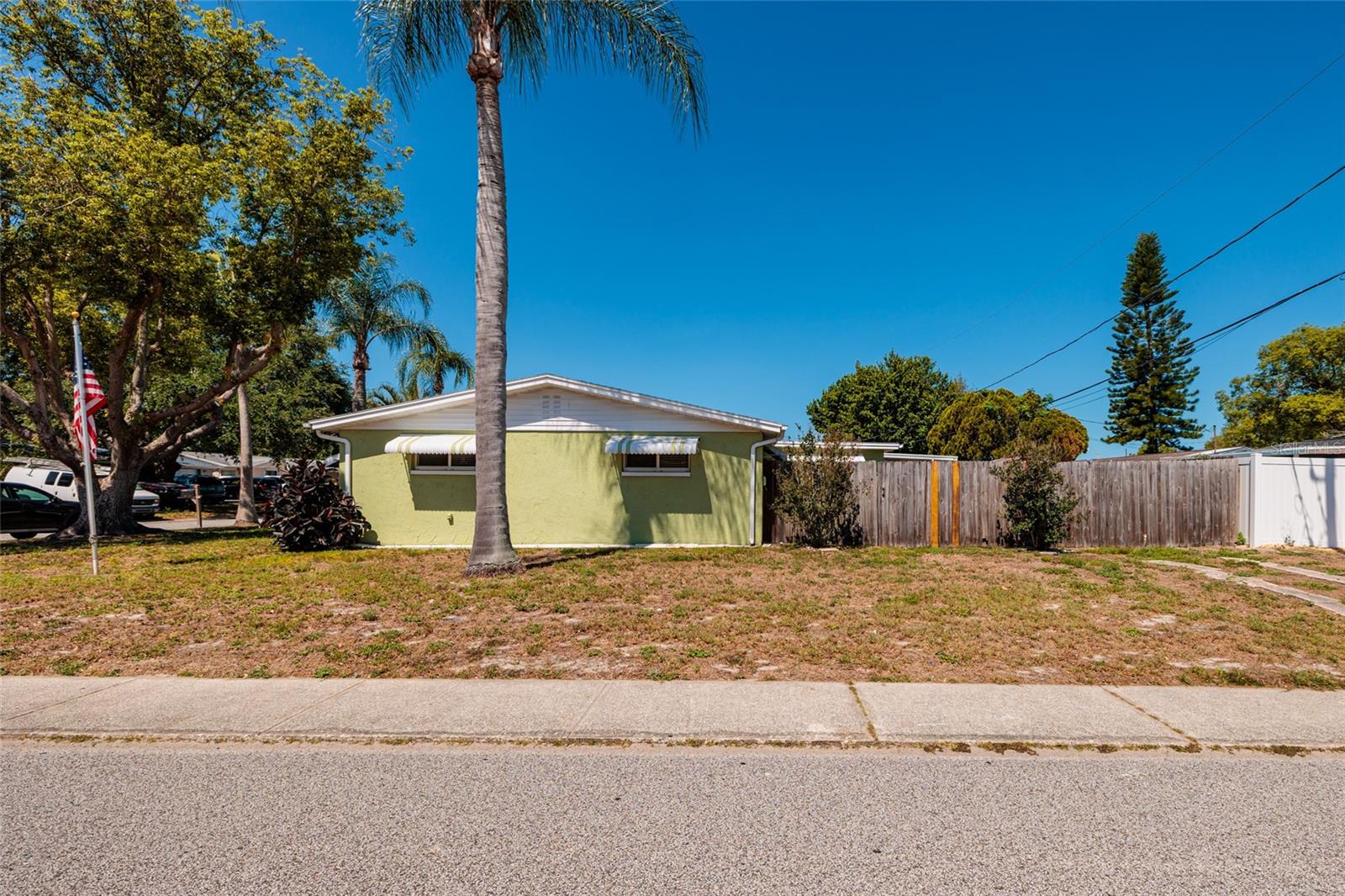 COLONIAL HILLS - Residential