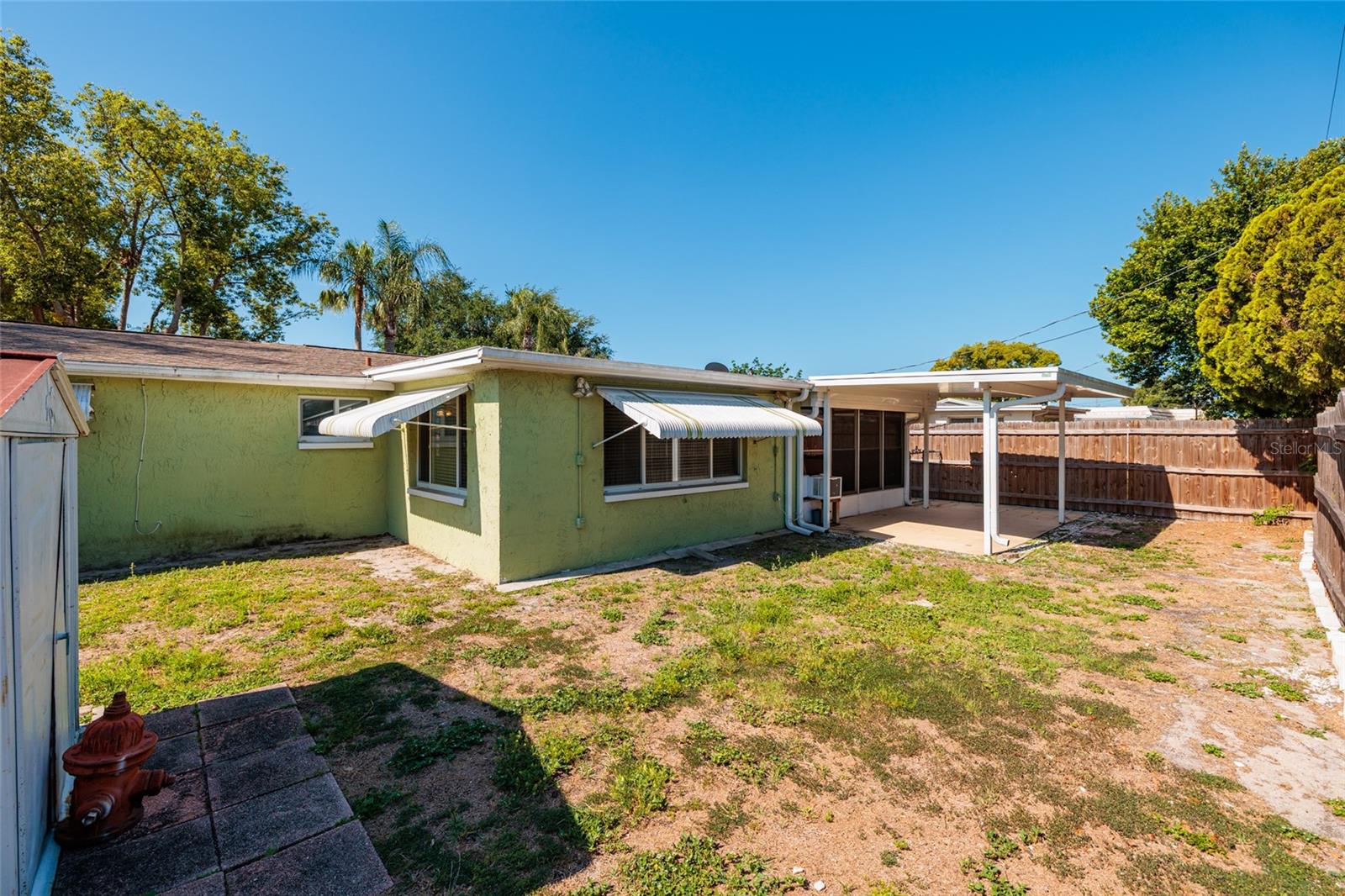 COLONIAL HILLS - Residential
