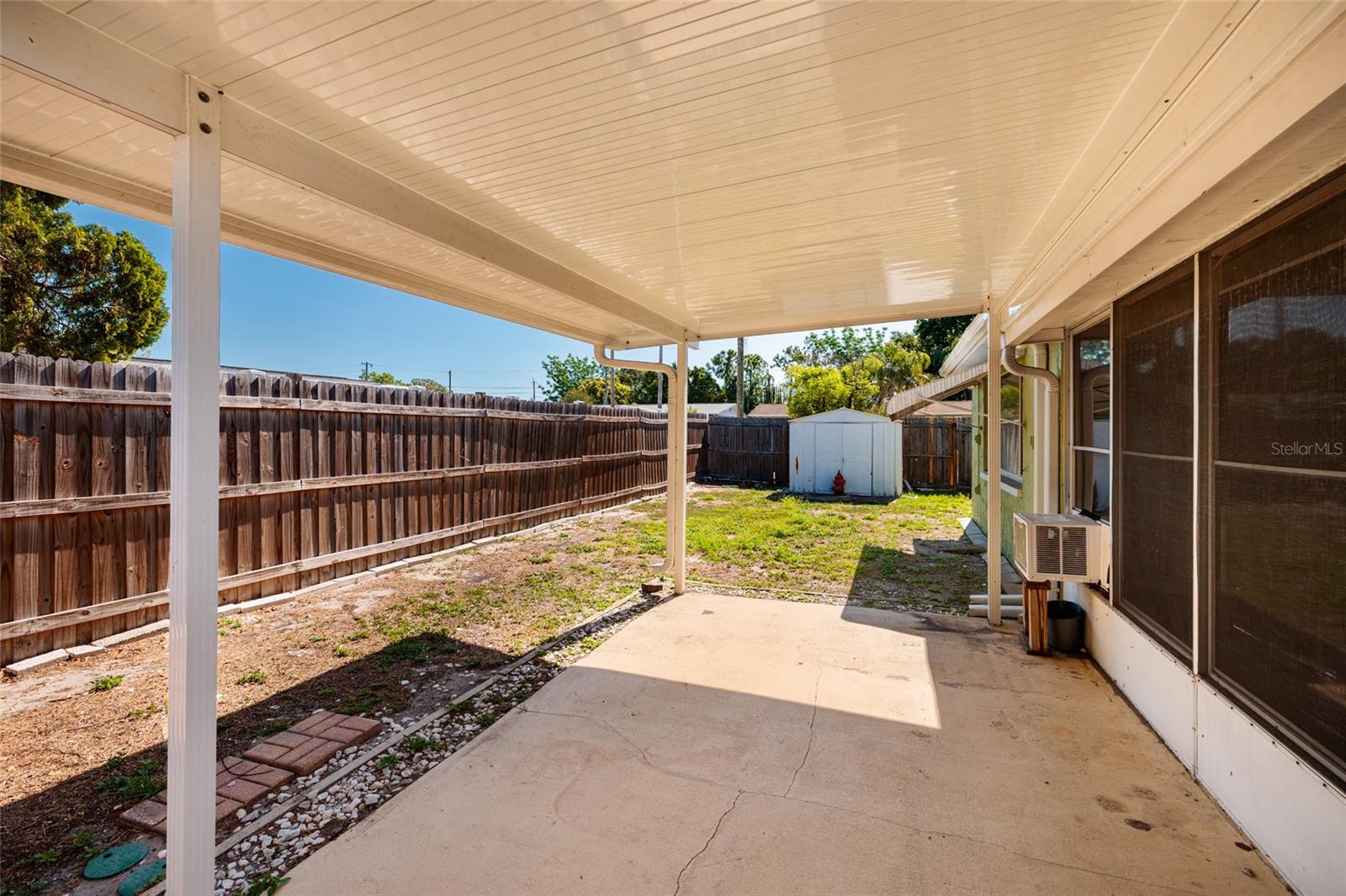 COLONIAL HILLS - Residential