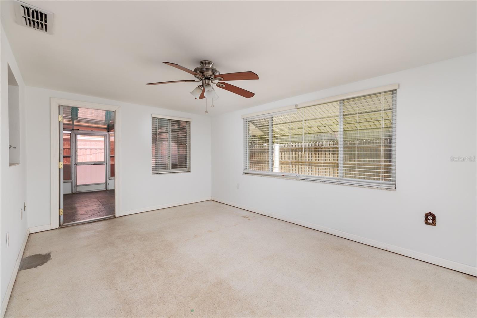 COLONIAL HILLS - Residential