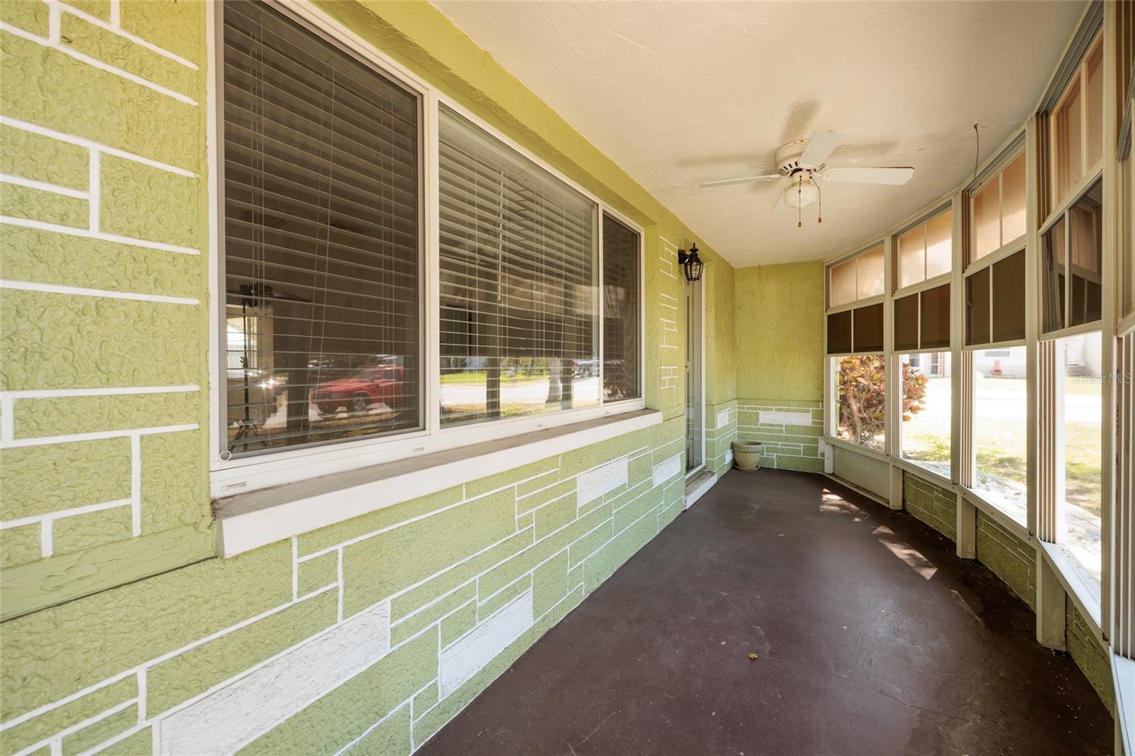 COLONIAL HILLS - Residential