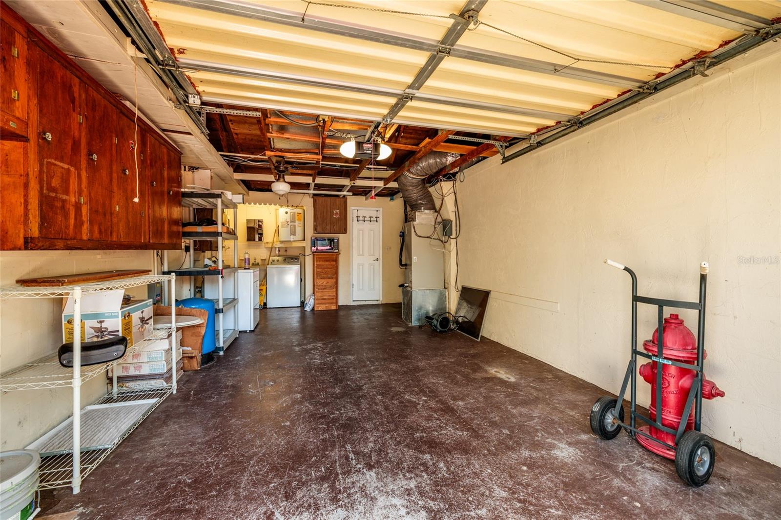 COLONIAL HILLS - Residential