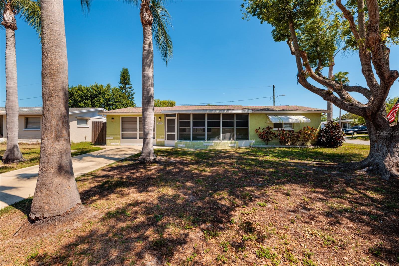 COLONIAL HILLS - Residential